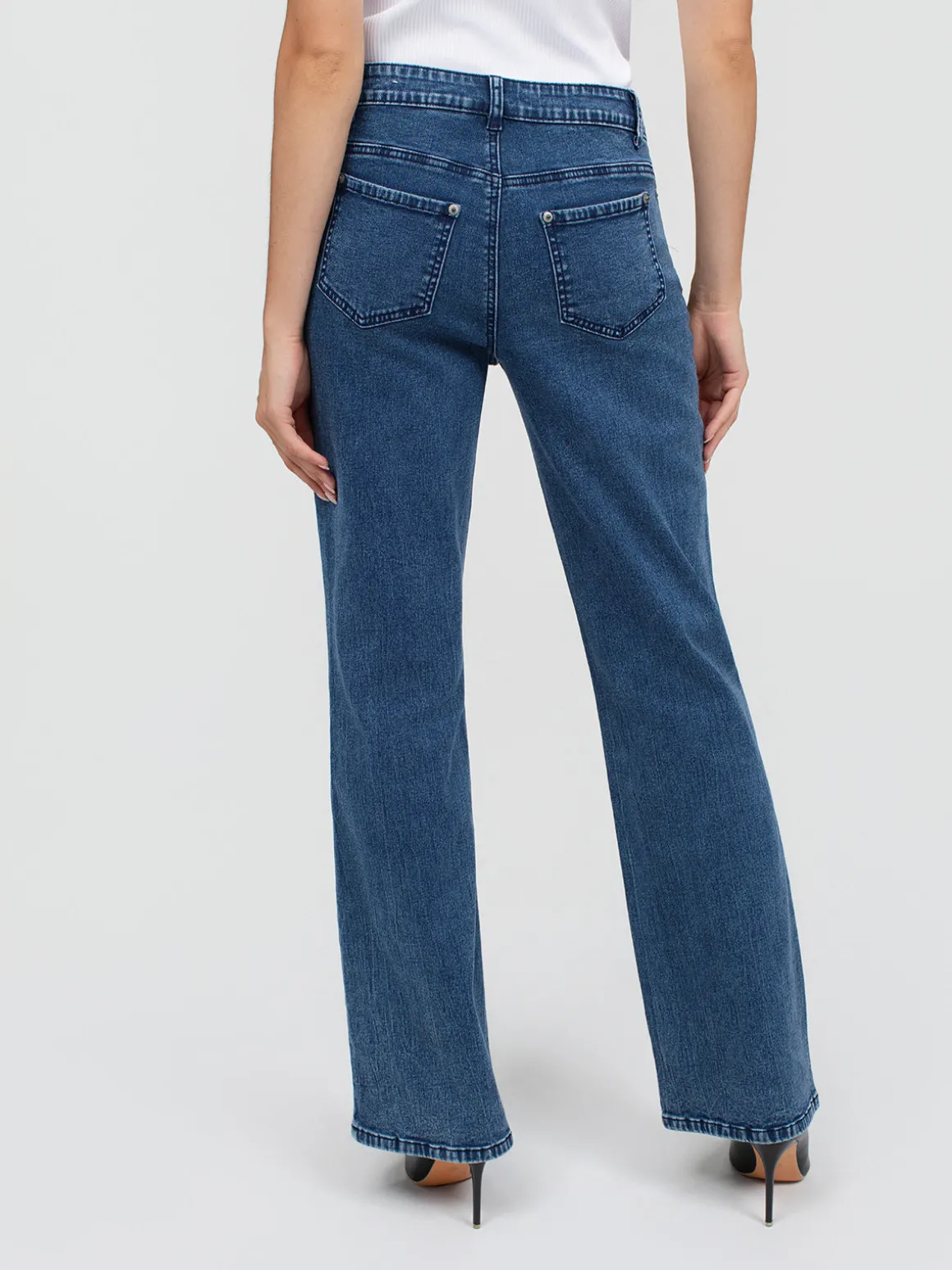 Jean large semi-ajusté