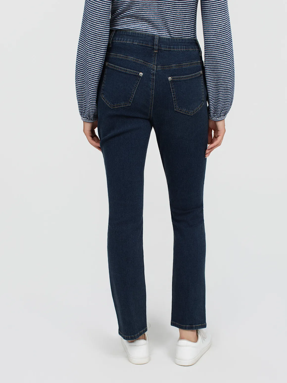 Jean étroit étroit semi-ajusté